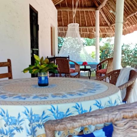 Les Datchi Cottages Diani Beach Eksteriør bilde