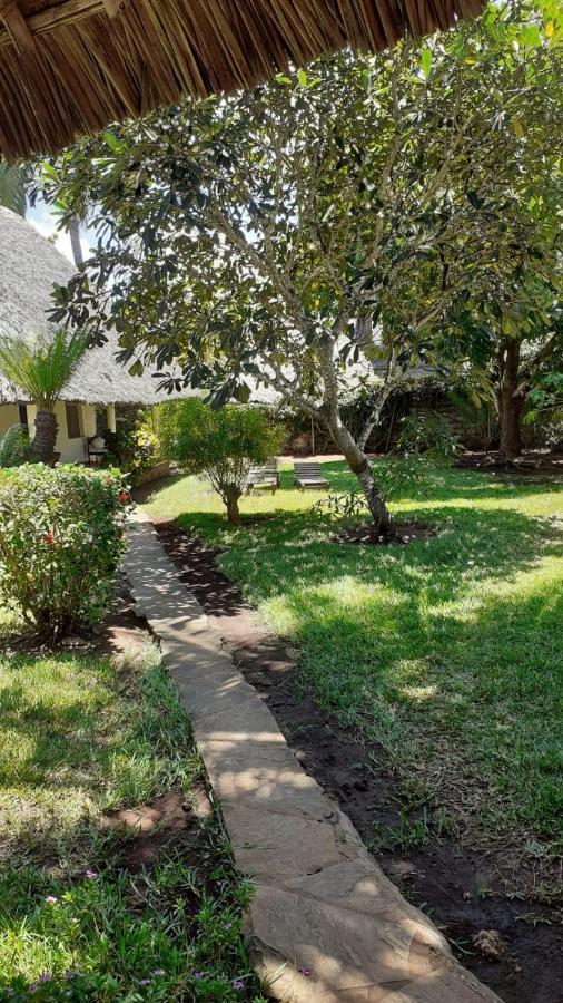 Les Datchi Cottages Diani Beach Eksteriør bilde