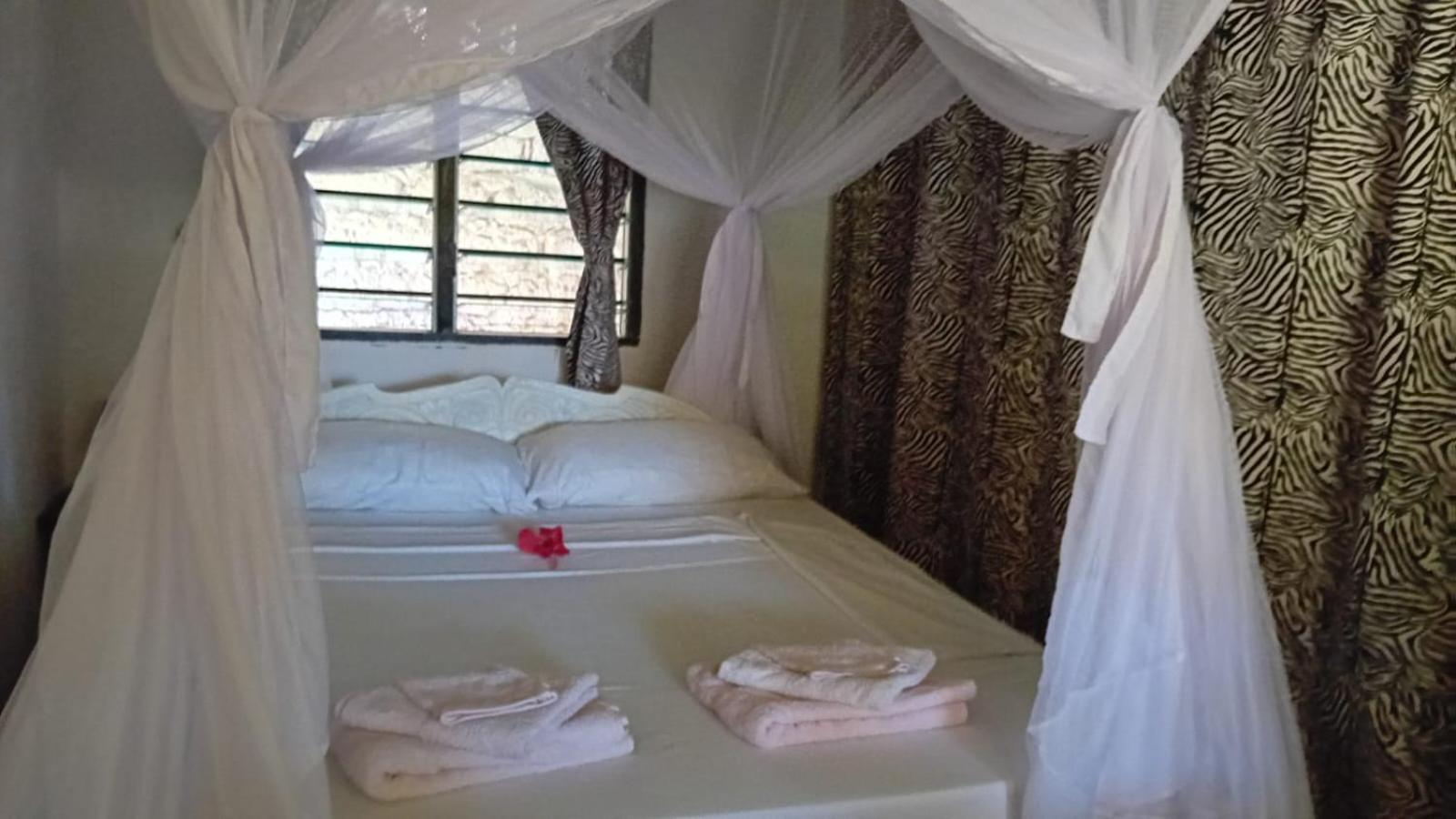 Les Datchi Cottages Diani Beach Eksteriør bilde